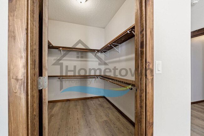 Building Photo - 4 Bedroom 2 Bathroom Home with Attached 2-Car Garage Available in Blanchard!