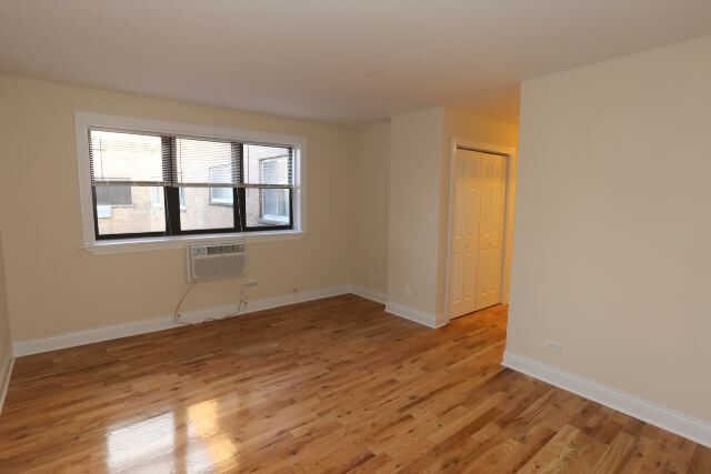 Building Photo - 1034 W George