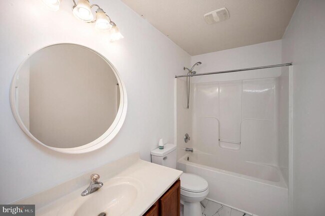 Building Photo - 104 Stingray Ct