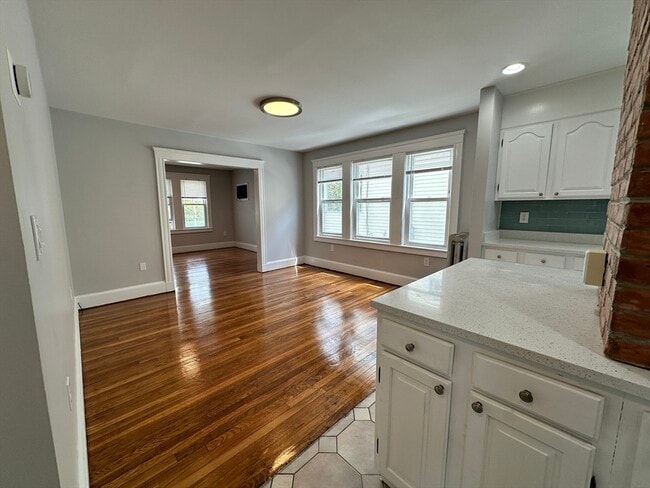 Primary Photo - 158 Boston Ave