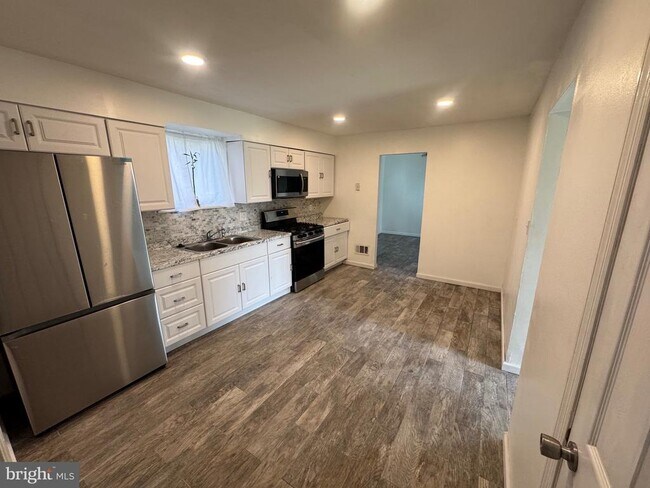 Building Photo - 176 Chapel Dr