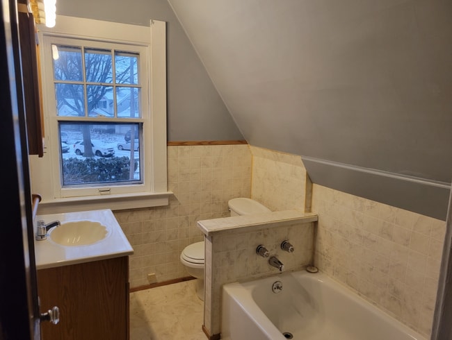 Building Photo - 621 Dearborn Ave