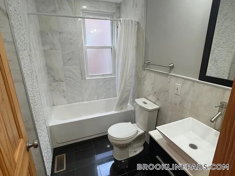 Building Photo - 152 Winchester St