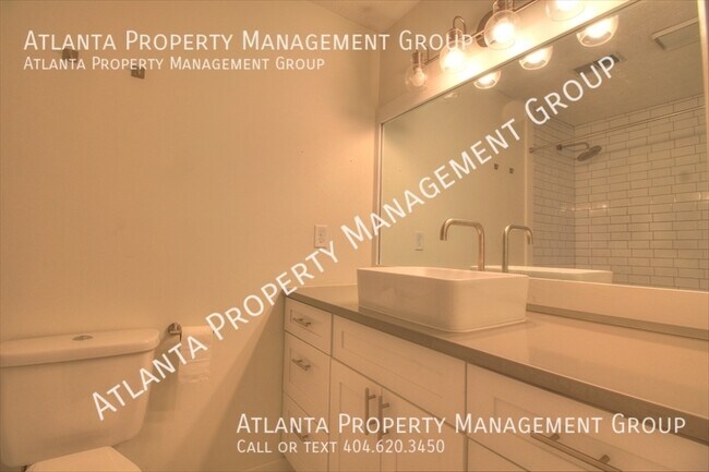 Building Photo - 4038 Elm Street