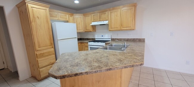 Building Photo - Spacious 2-Story Cedar City Duplex