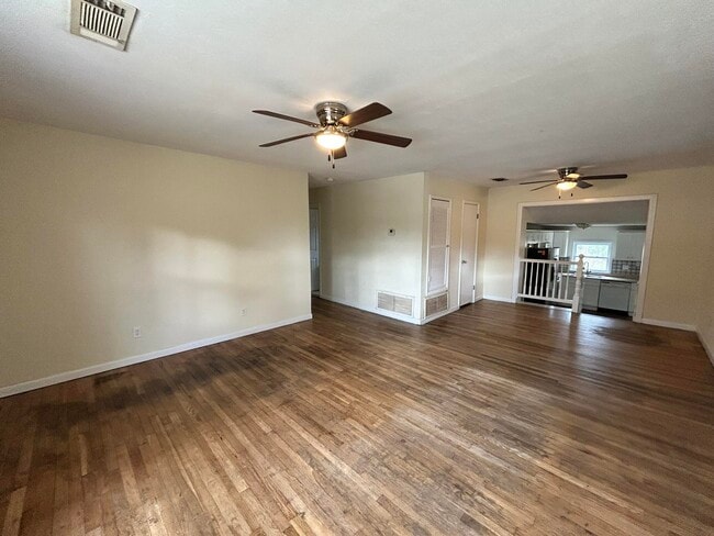 Building Photo - 315 Brackin St