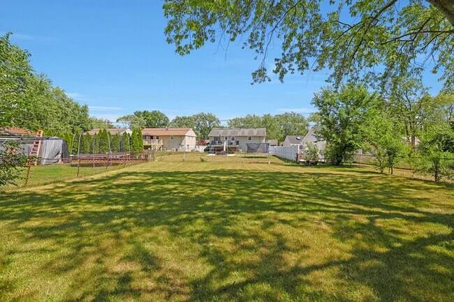 Building Photo - 419 Waverly Ave
