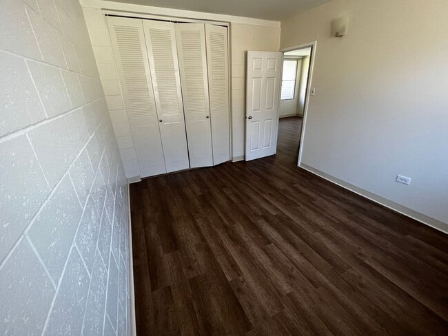 Building Photo - Pearl Manor Apts/2BD/1BA/1PK