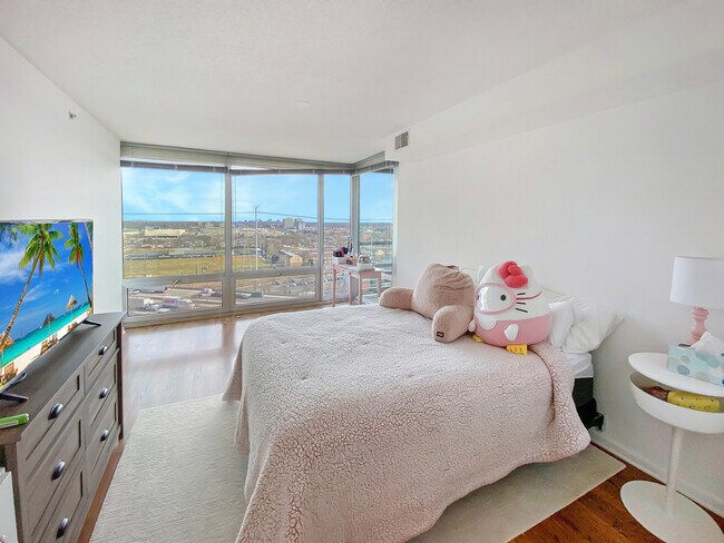 Building Photo - 9655 Woods Dr