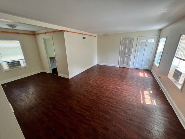 Building Photo - 106 E Scranton Ave