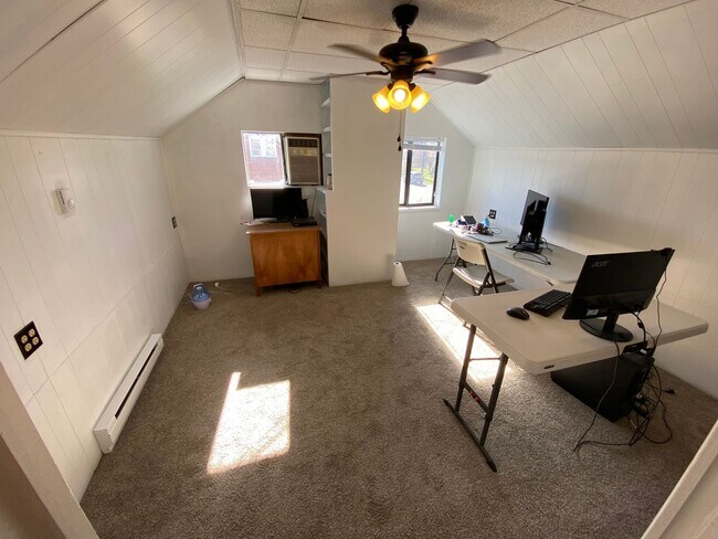 Building Photo - Charming 5 Bed 2 Bath House in Carnegie!