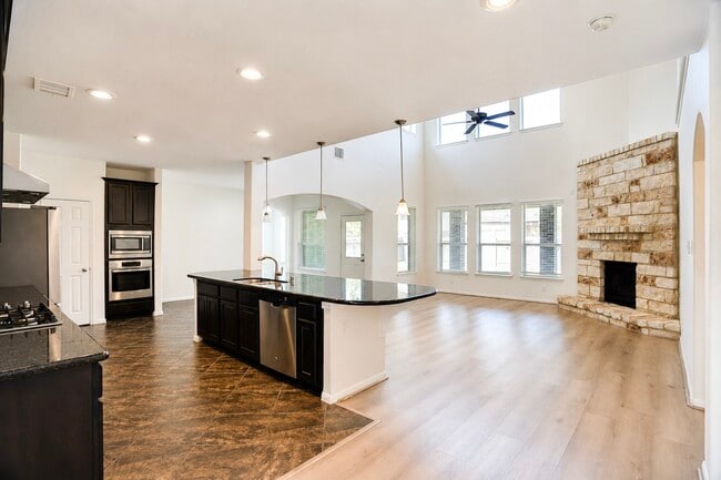 Building Photo - 3303 Belmont River Ln