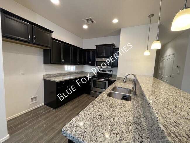 Building Photo - 8721 N Black Pine Dr