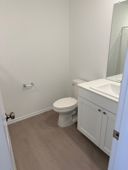 Building Photo - 208 Skyfire St