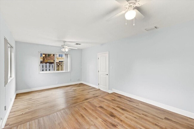 Building Photo - 503 SE 5th Cir