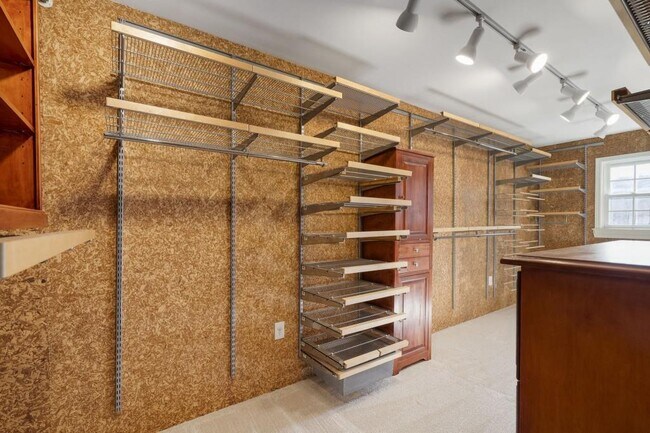 Building Photo - 97 Huntington Rd NE