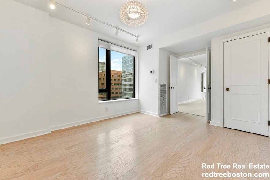 Building Photo - 220 Boylston St