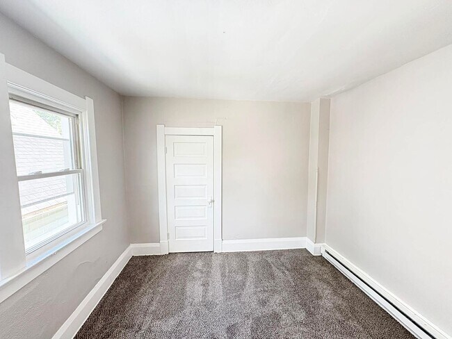 Building Photo - 2552 Foraker Ave