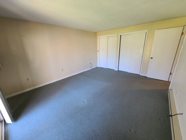 Building Photo - One Bedroom First Floor Condo