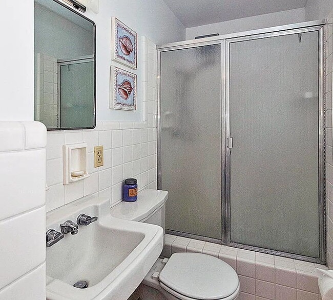 Building Photo - "Charming 3-Bed, 3-Bath Gem with Spacious 1774 Sq. Ft. in East Lansing"