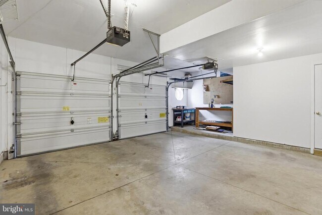 Building Photo - 6137 Manchester Park Cir