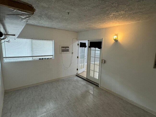 Building Photo - NEWLY RENOVATED ARVIN HOME HAVEN