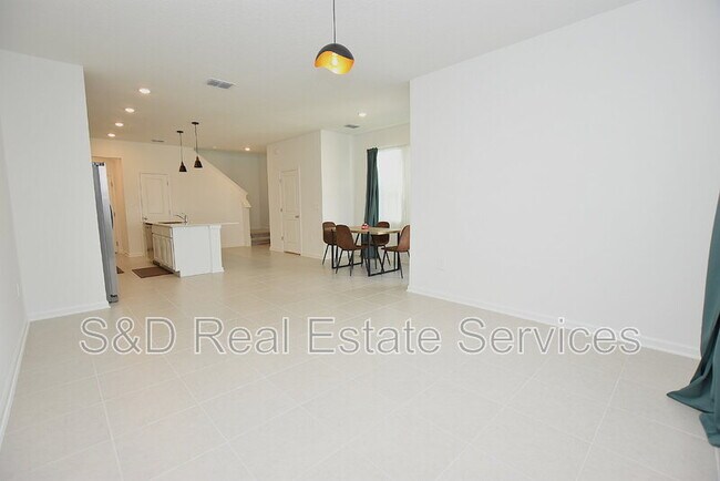 Building Photo - 349 Sol Vis Dr