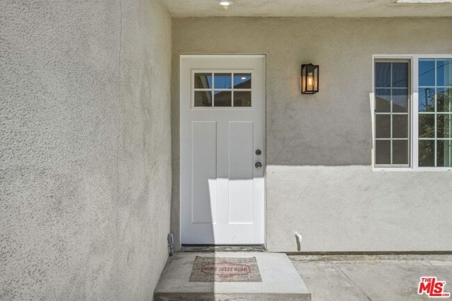 Building Photo - 11445 Delano St