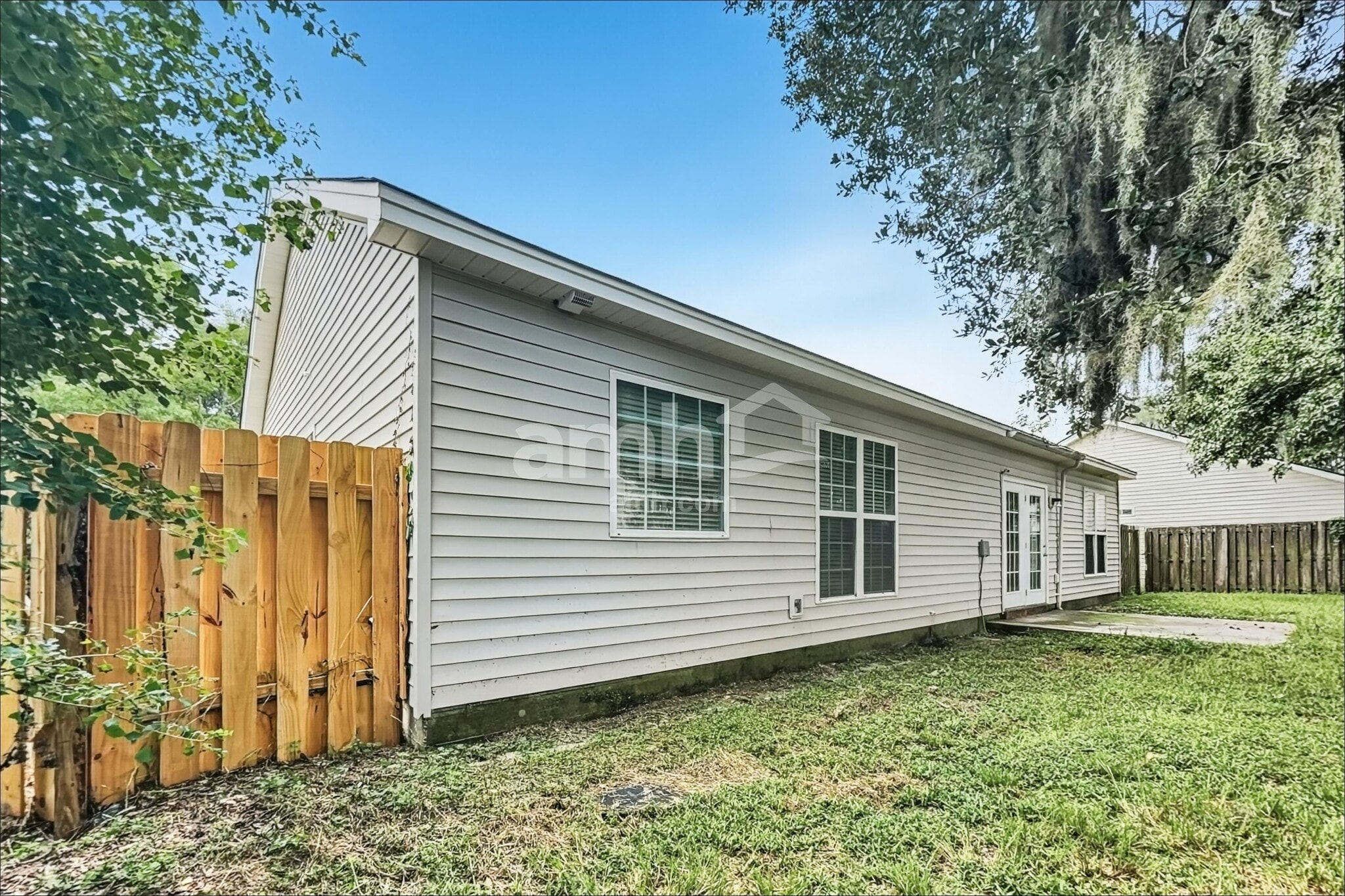 Building Photo - 1555 Bradley Blvd