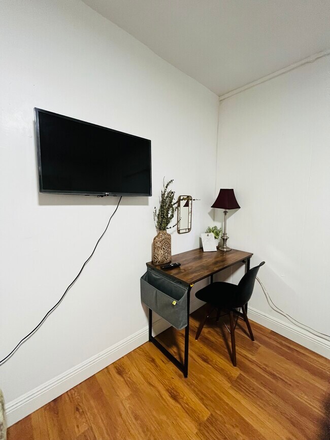 Desk - 1465 NW 111th St