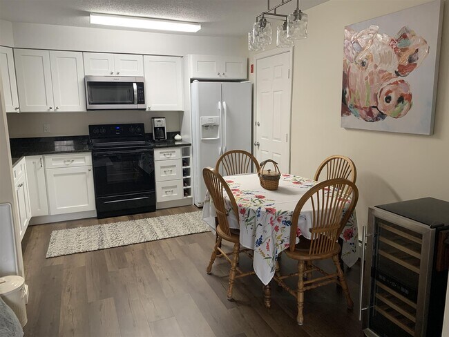 Building Photo - 50 Brookside Dr