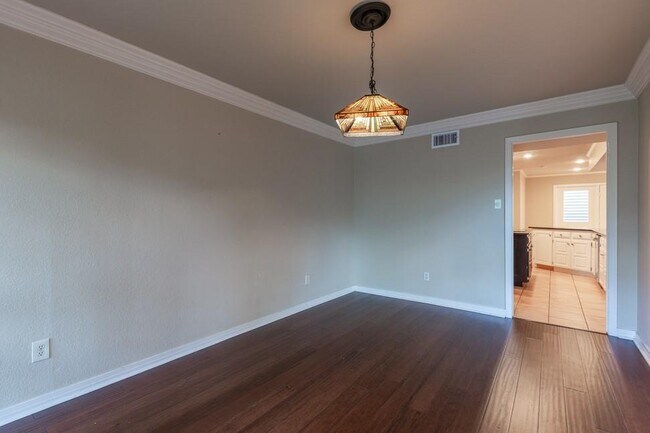 Building Photo - 10907 Legends Ln