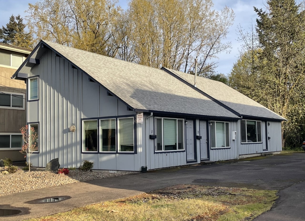 Building Photo - 1072 SW E Ave