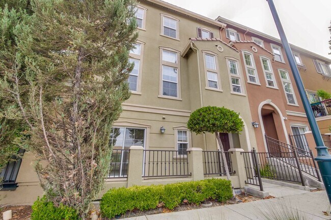 Building Photo - Modern Communication Hill Townhome | Panoramic Mountain Views