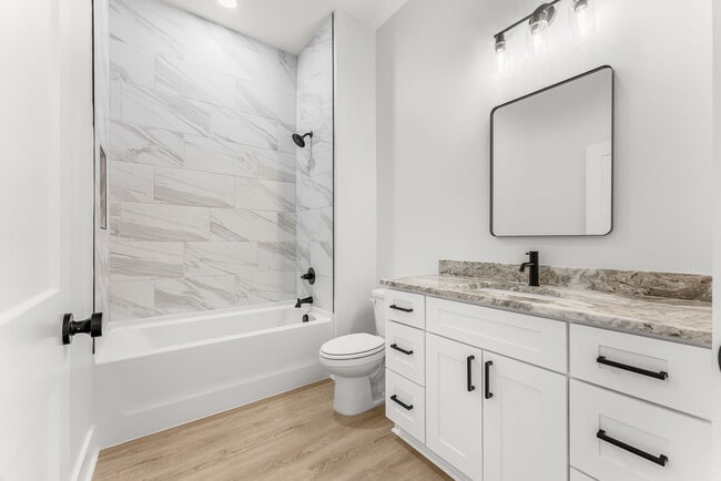 Building Photo - Lagoon Oaks