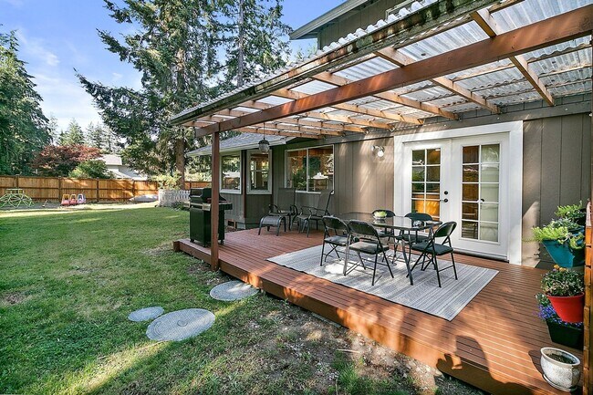 Building Photo - Lakeside Living in Lacey's Lake Forest Nei...