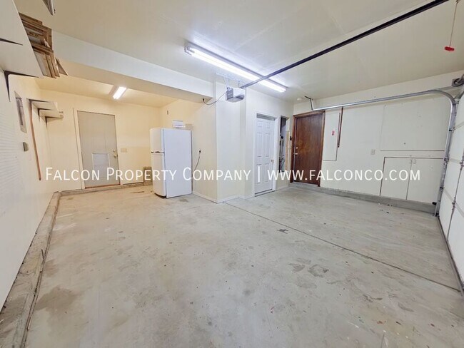 Building Photo - 3930 Beltana Dr