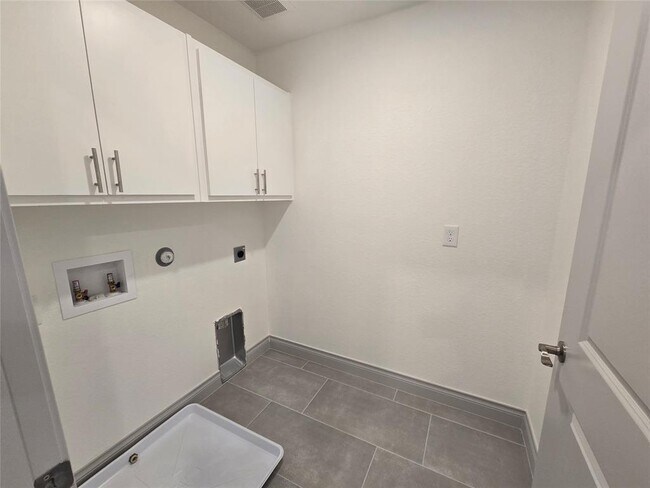 Building Photo - 2105 Tiger Trail