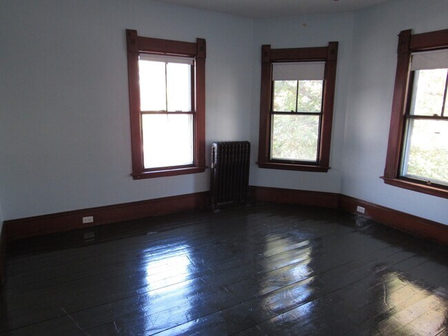 Building Photo - 55 Bond St