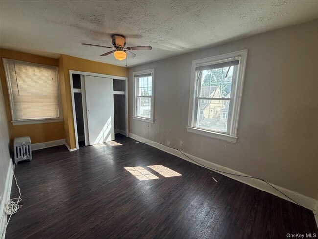 Building Photo - 105 Pilgrim Pl