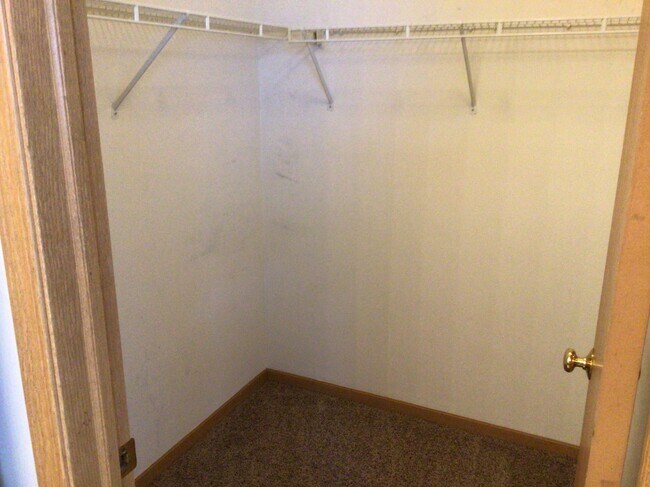 Building Photo - 560 S Annandale Dr