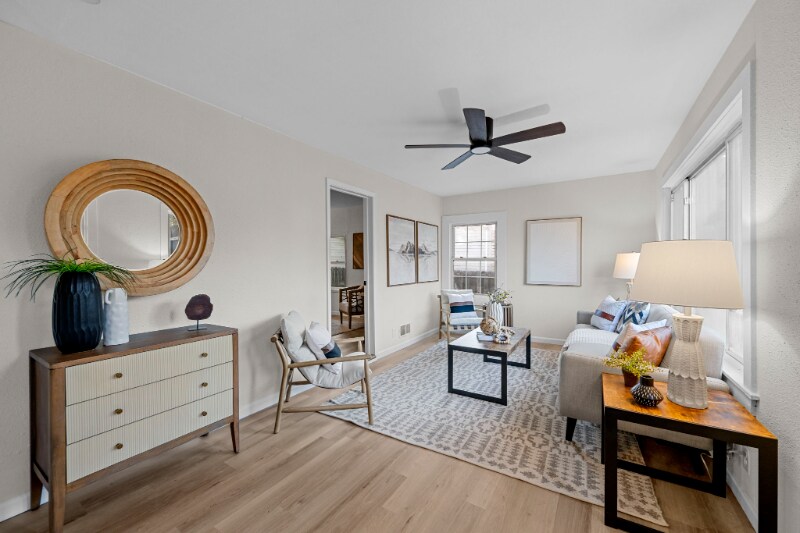 Building Photo - 135 E Loretta Ave