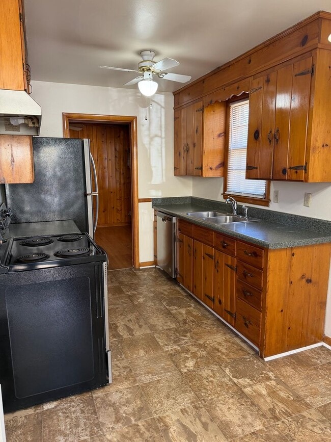 Building Photo - 4 bd 2 ba including a basement apartment in a great East Nashville location