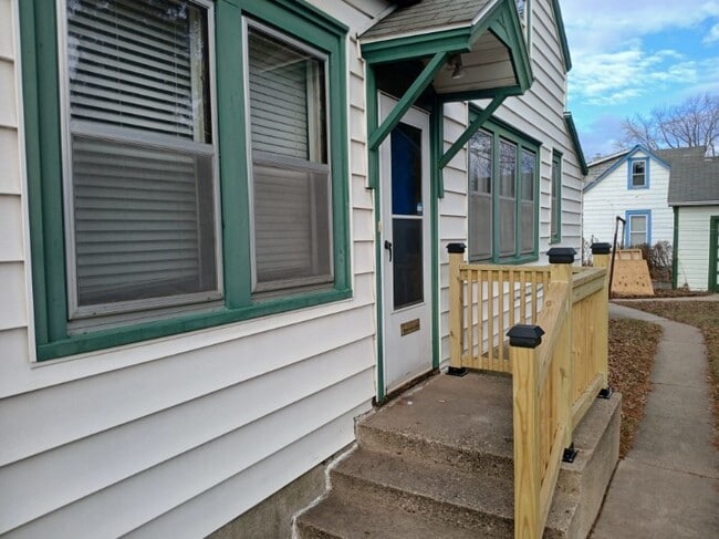 Building Photo - Adorable 4 Bed | 2 Bath in Longfellow