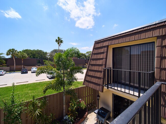 Building Photo - 1120 11th Ct
