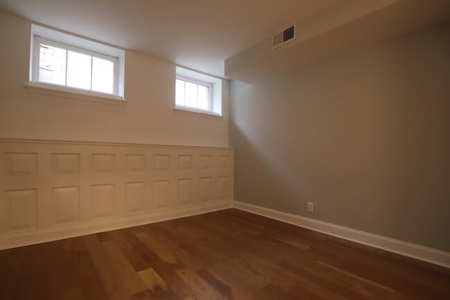 Building Photo - 1712 Mt Vernon St