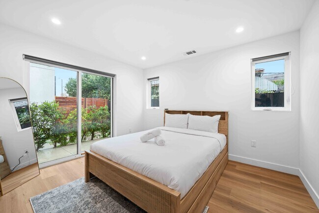 Building Photo - RECENTLY BUILT TOWNHOME | 4 BED 5 BATH | GARAGE