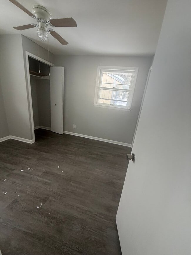 Building Photo - 4 Bedroom House