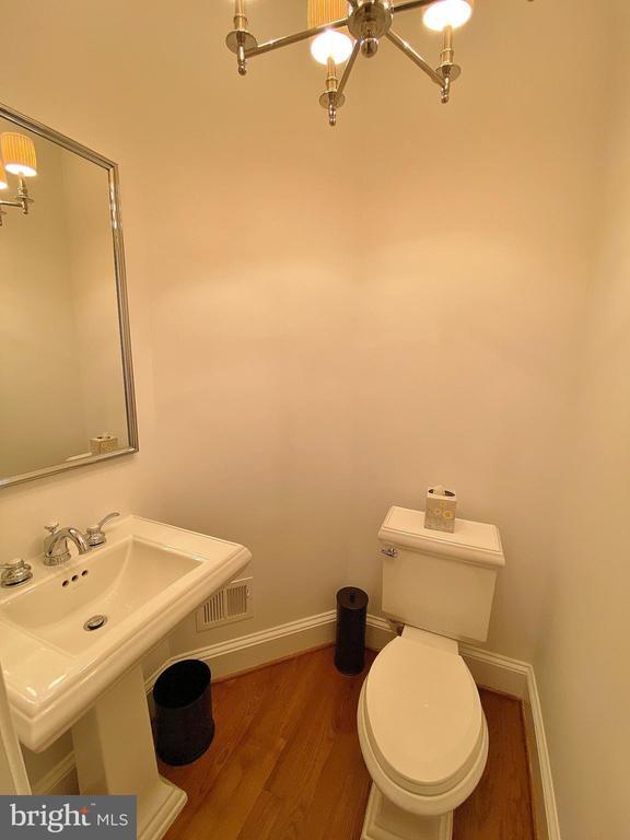 Building Photo - 407 Oronoco St