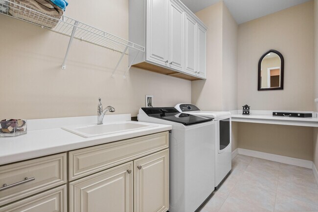 Building Photo - 2815 Sunbury Dr